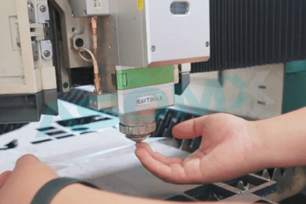 coaxial test of fiber laser cutting machine 4
